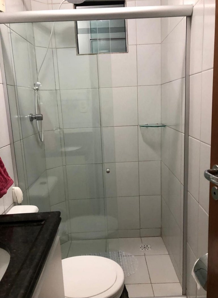 Apartamento confortável há poucos metros da praia.