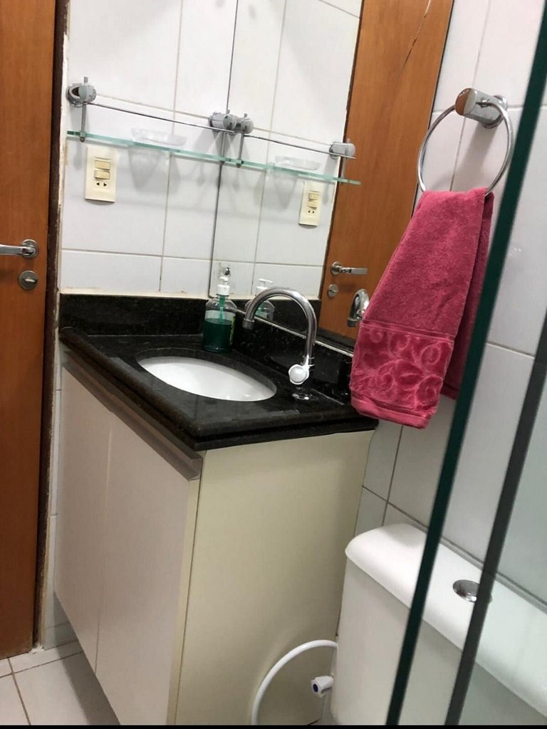 Apartamento confortável há poucos metros da praia.