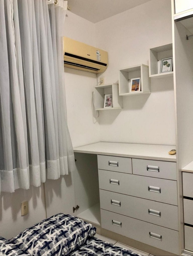 Apartamento confortável há poucos metros da praia.