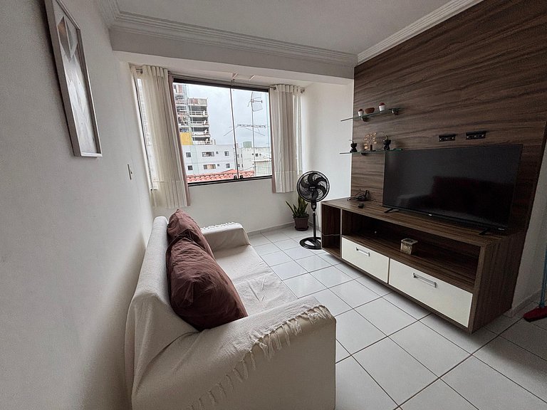 Apartamento confortável há poucos metros da praia.
