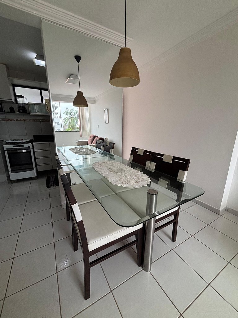 Apartamento confortável há poucos metros da praia.
