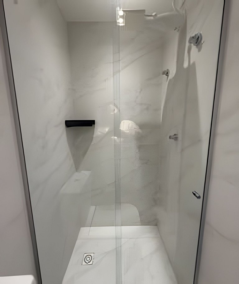 Studio espaçoso e confortável a 100m da praia